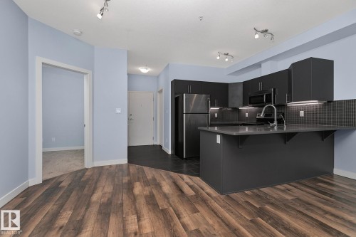 302 10611 117 Street, Edmonton, AB - Indoor Photo Showing Kitchen