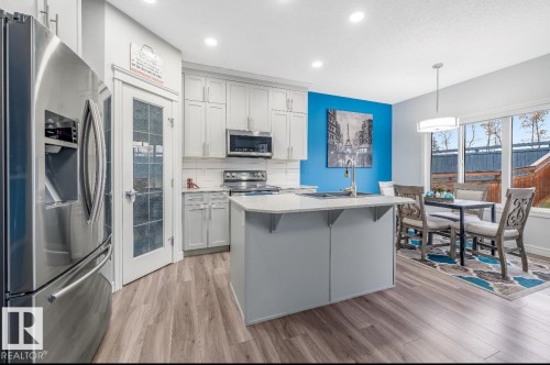 1024 Daniels Loop Sw, Edmonton, AB - Indoor Photo Showing Kitchen With Upgraded Kitchen