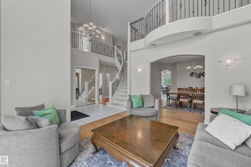 1516 Thorogood Close, Edmonton, AB - Indoor Photo Showing Living Room