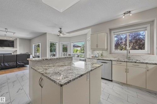 1516 Thorogood Close, Edmonton, AB - Indoor Photo Showing Kitchen With Upgraded Kitchen