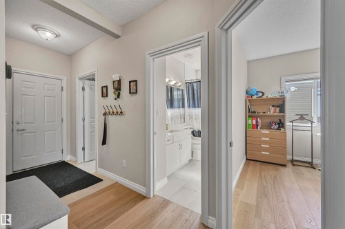 1516 Thorogood Close, Edmonton, AB - Indoor