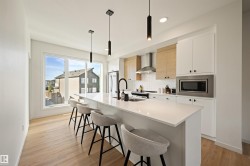 459 39 Street SW  Edmonton, AB T6X 2X9