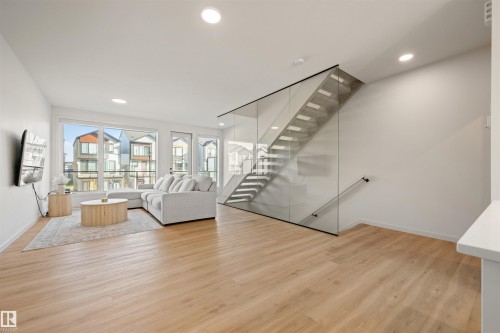 459 39 Street Sw, Edmonton, AB - Indoor