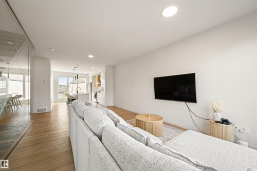 459 39 Street Sw, Edmonton, AB - Indoor Photo Showing Living Room