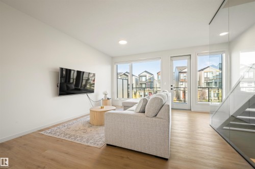 459 39 Street Sw, Edmonton, AB - Indoor Photo Showing Living Room