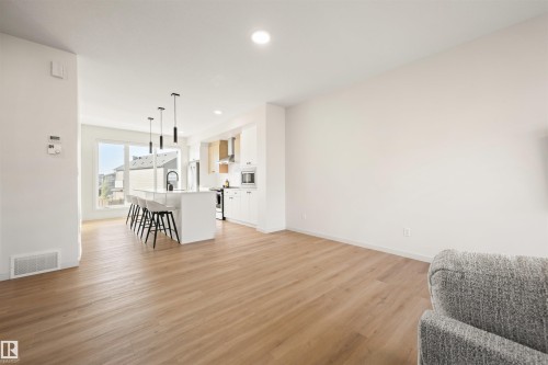 459 39 Street Sw, Edmonton, AB - Indoor