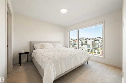 459 39 Street Sw, Edmonton, AB - Indoor Photo Showing Bedroom