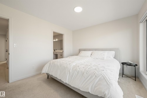 459 39 Street Sw, Edmonton, AB - Indoor Photo Showing Bedroom