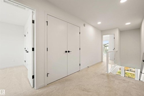 459 39 Street Sw, Edmonton, AB - Indoor