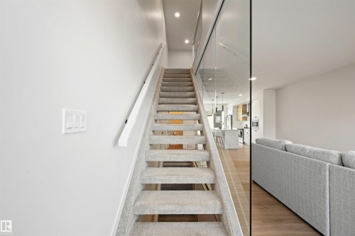 459 39 Street Sw, Edmonton, AB - Indoor Photo Showing Other Room