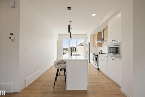 459 39 Street Sw, Edmonton, AB - Indoor Photo Showing Kitchen