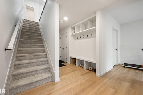 459 39 Street Sw, Edmonton, AB - Indoor Photo Showing Other Room