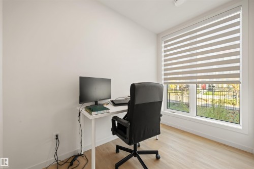 459 39 Street Sw, Edmonton, AB - Indoor Photo Showing Office