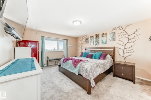 216 Parkallen Way, Wetaskiwin, AB - Indoor Photo Showing Bedroom