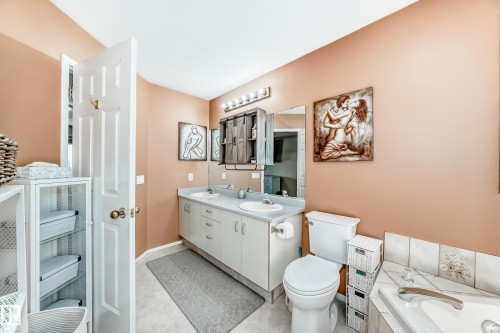216 Parkallen Way, Wetaskiwin, AB - Indoor Photo Showing Bathroom