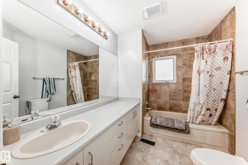 216 Parkallen Way, Wetaskiwin, AB - Indoor Photo Showing Bathroom