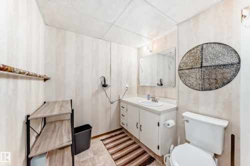 216 Parkallen Way, Wetaskiwin, AB - Indoor Photo Showing Bathroom