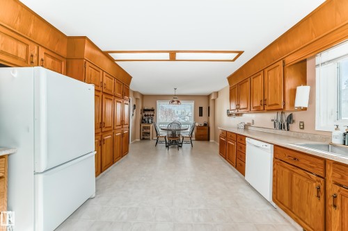 216 Parkallen Way, Wetaskiwin, AB - Indoor Photo Showing Kitchen
