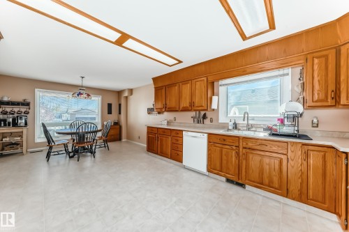 216 Parkallen Way, Wetaskiwin, AB - Indoor Photo Showing Kitchen