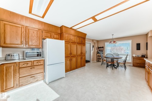 216 Parkallen Way, Wetaskiwin, AB - Indoor Photo Showing Kitchen