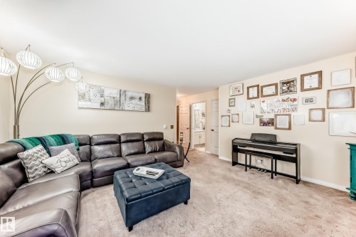 216 Parkallen Way, Wetaskiwin, AB - Indoor Photo Showing Living Room