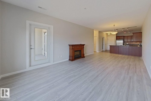 318 160 Magrath Road, Edmonton, AB - Indoor Photo Showing Living Room
