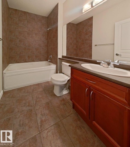 318 160 Magrath Road, Edmonton, AB - Indoor Photo Showing Bathroom
