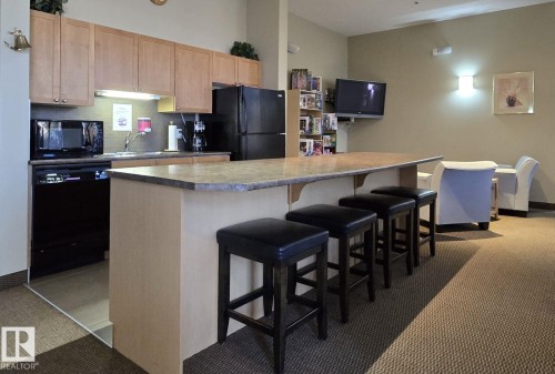 318 160 Magrath Road, Edmonton, AB - Indoor Photo Showing Kitchen
