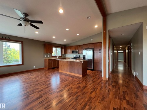 403 55101 Ste. Anne Trail, Rural Lac Ste. Anne County, AB - Indoor Photo Showing Kitchen