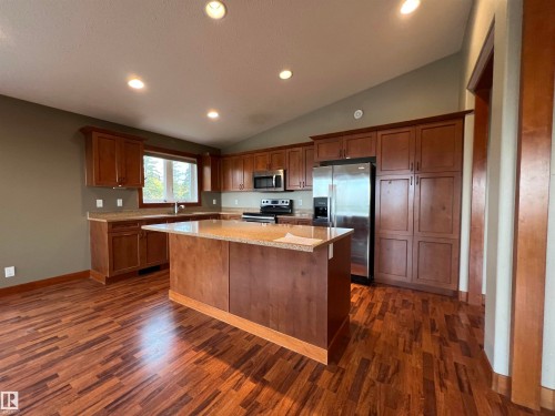 403 55101 Ste. Anne Trail, Rural Lac Ste. Anne County, AB - Indoor Photo Showing Kitchen