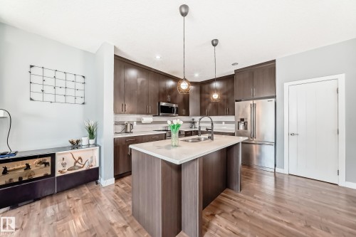 2716 11 Street, Edmonton, AB - Indoor Photo Showing Kitchen With Upgraded Kitchen