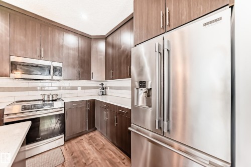 2716 11 Street, Edmonton, AB - Indoor Photo Showing Kitchen