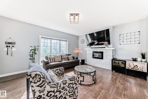 2716 11 Street, Edmonton, AB - Indoor Photo Showing Living Room