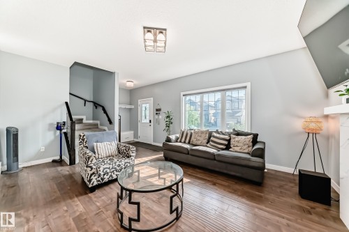 2716 11 Street, Edmonton, AB - Indoor Photo Showing Living Room