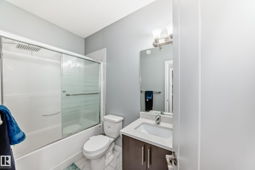 2716 11 Street, Edmonton, AB - Indoor Photo Showing Bathroom