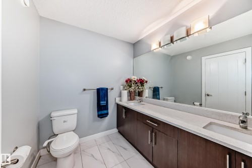 2716 11 Street, Edmonton, AB - Indoor Photo Showing Bathroom