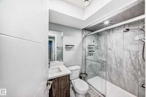 2716 11 Street, Edmonton, AB - Indoor Photo Showing Bathroom