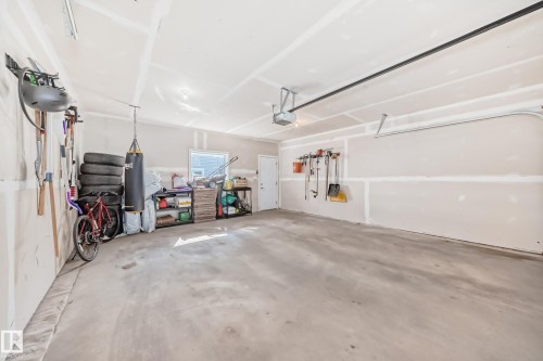 2716 11 Street, Edmonton, AB - Indoor Photo Showing Garage