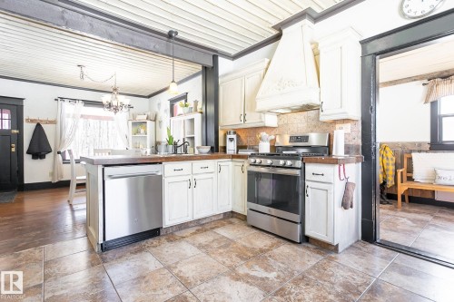 580 Poplar Bay Drive, Rural Wetaskiwin County, AB - Indoor Photo Showing Kitchen With Stainless Steel Kitchen
