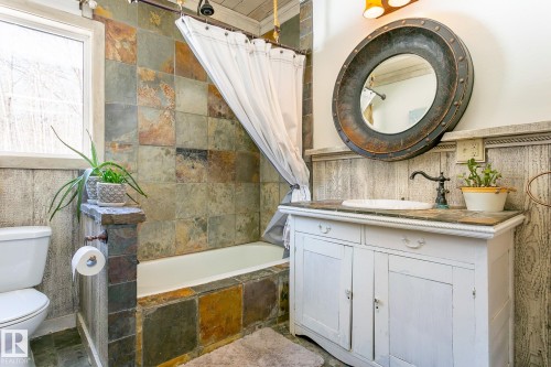 580 Poplar Bay Drive, Rural Wetaskiwin County, AB - Indoor Photo Showing Bathroom