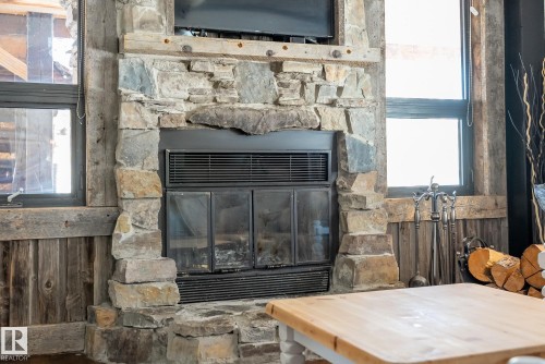 580 Poplar Bay Drive, Rural Wetaskiwin County, AB - Indoor Photo Showing Living Room With Fireplace