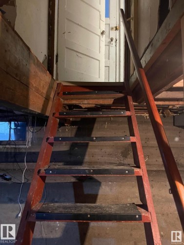 12239 101 Street, Edmonton, AB - Indoor Photo Showing Other Room