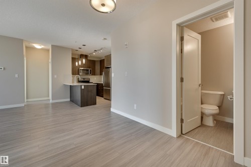 205 17 Columbia Avenue, Devon, AB - Indoor Photo Showing Kitchen