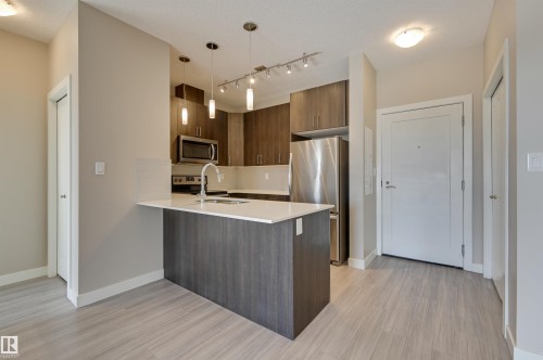 205 17 Columbia Avenue, Devon, AB - Indoor Photo Showing Kitchen