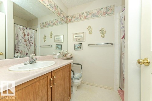 301 911 Rabbit Hill Road, Edmonton, AB - Indoor Photo Showing Bathroom