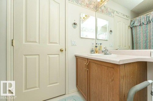 301 911 Rabbit Hill Road, Edmonton, AB - Indoor Photo Showing Bathroom