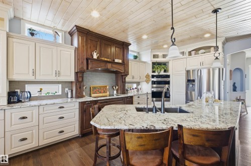 10504 103 Avenue, Morinville, AB - Indoor Photo Showing Kitchen With Upgraded Kitchen
