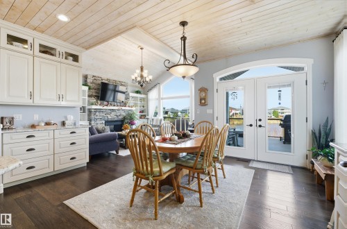 10504 103 Avenue, Morinville, AB - Indoor Photo Showing Dining Room