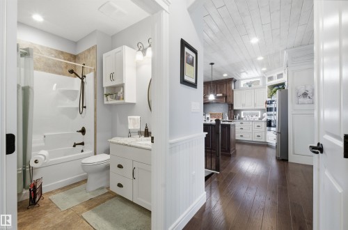 10504 103 Avenue, Morinville, AB - Indoor