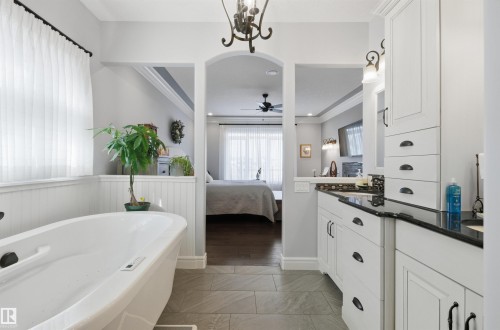 10504 103 Avenue, Morinville, AB - Indoor Photo Showing Bathroom